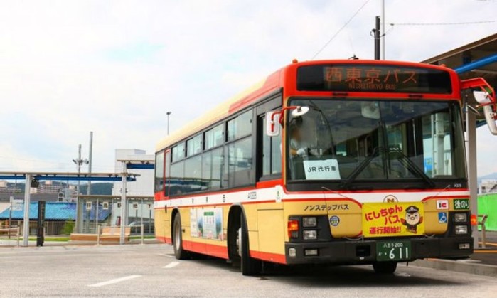 «Спасательный автобус» подбирает пьяных пассажиров в Токио, если они проспали свою остановку