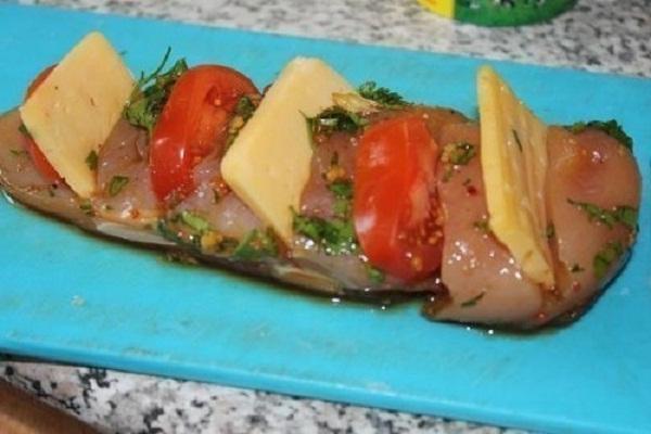 Куриное филе с помидорами и сыром — интересный вариант приготовления