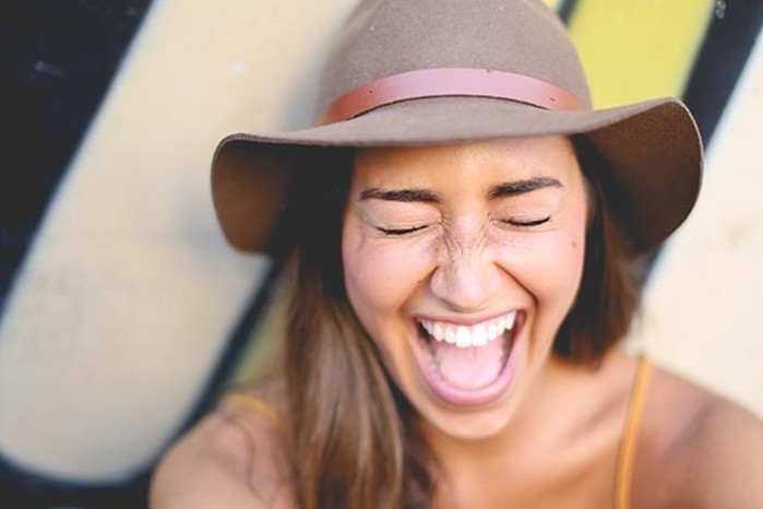Интересные факты о смехе, улыбках, здоровье и щекотке