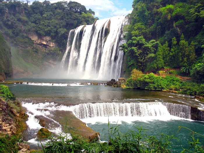 Водопад Хуангошу — знаменитая природная достопримечательность Китая