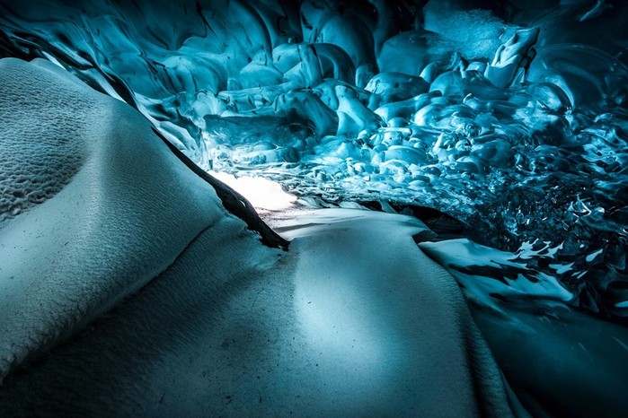 Ледяные пещеры Исландии: Добро пожаловать в мир фантазий!