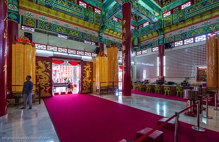 Экскурсия в индуистские и китайские храмы Куала Лумпура