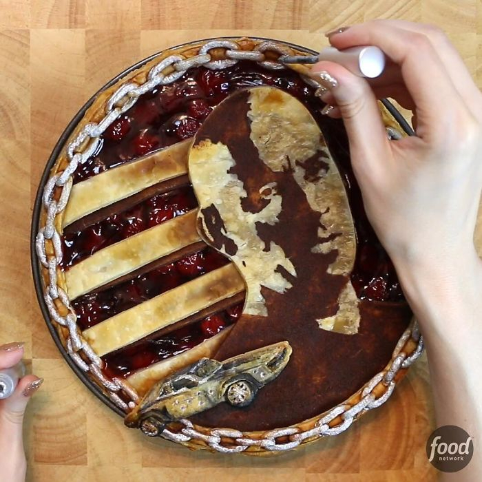 Artist-makes-incredible-pies-pop-culture-it-seems-a-crime-to-eat-a-work-of-art-of-this-5a6a284466392__700 (700x700, 373Kb)