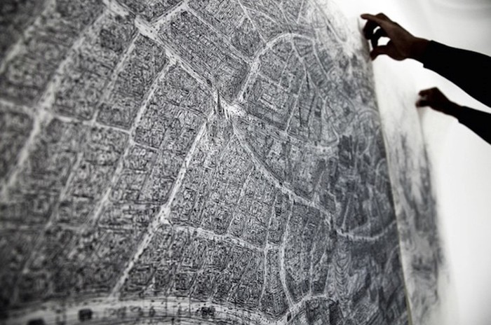 Художник с феноменальной памятью рисует города Англии обычной шариковой ручкой