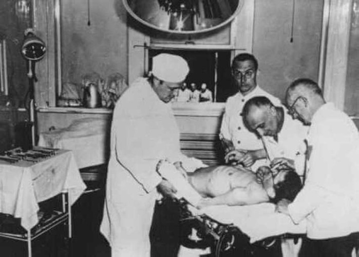 «Семь гномов» Освенцима: трагическая история евреев-карликов Овиц, переживших эксперименты нацистов 
