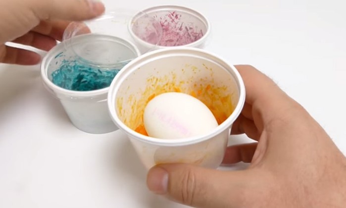 Как покрасить яйца рисом: простейший способ за считанные минуты
