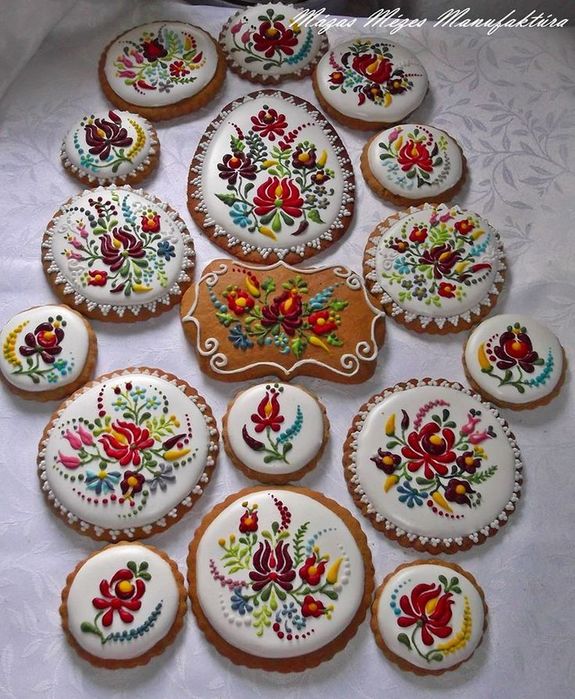 3e70db1f7876652679a6e3aa9d15a00c--hungarian-cookies-hungarian-desserts (575x700, 107Kb)