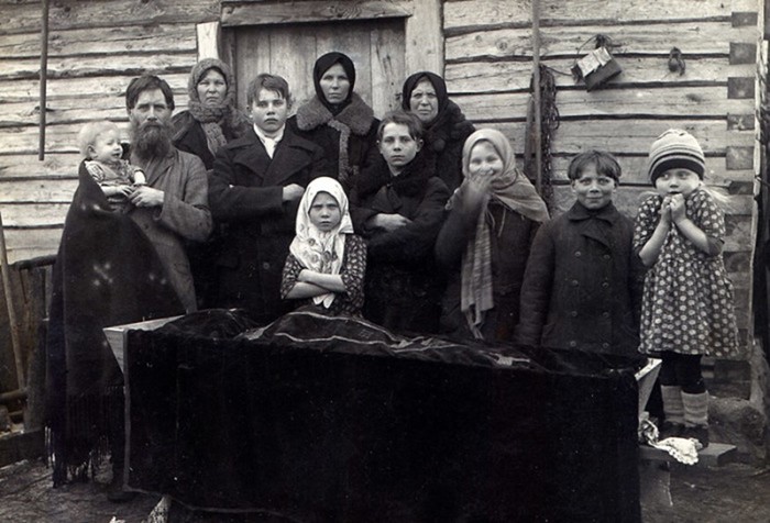 История суеверий: какие предметы запрещалось выбрасывать на Руси
