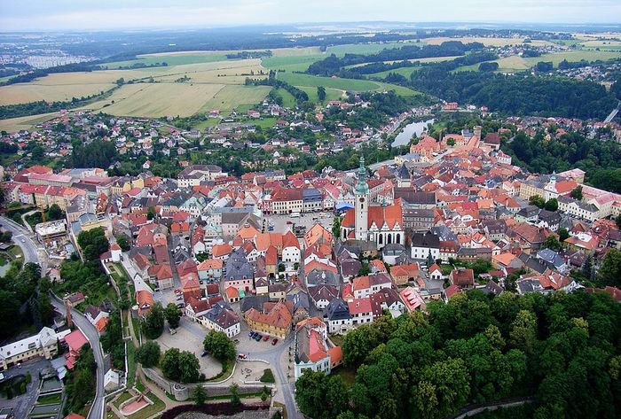 1024px-Tabor_CZ_aerial_old_town_from_north_B1 (700x473, 117Kb)