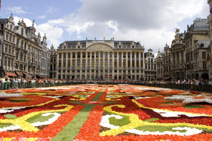 Bruxelles - blomsterdekorasjon på Grand Place (700x466, 415Kb)