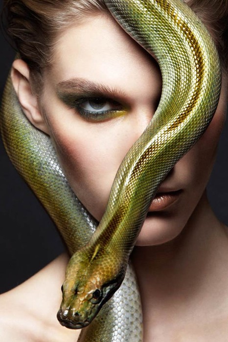 «Змеи и девушки»: серия фотографий Александры Лерой