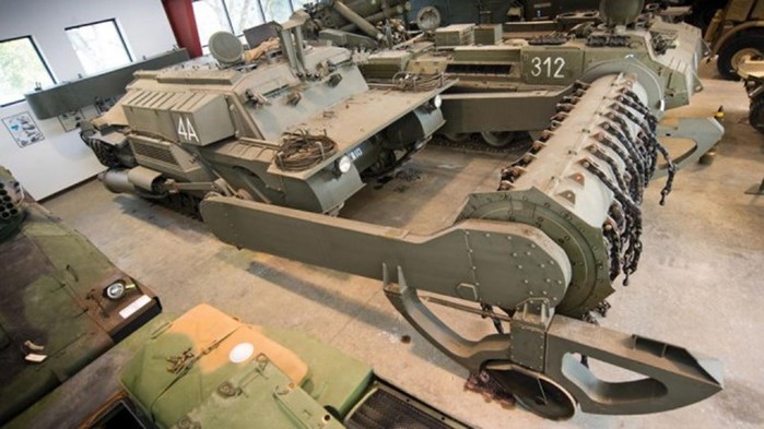 Распродажа коллекции танков Жака Литтлфилда
