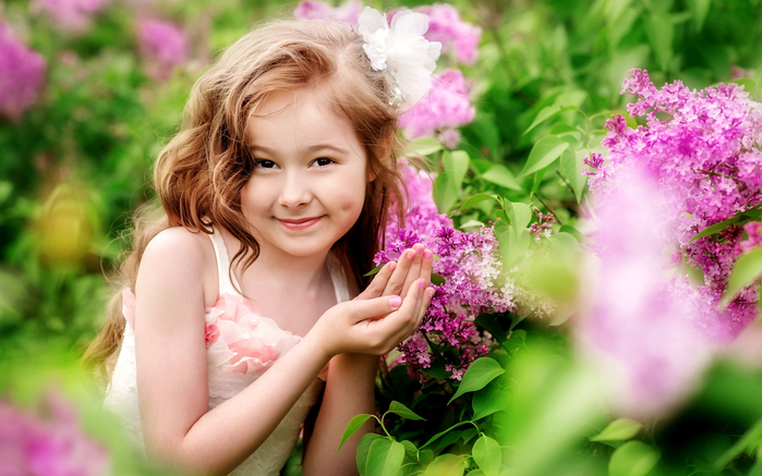 Smile-girl-child-flowers_2880x1800 (700x437, 369Kb)
