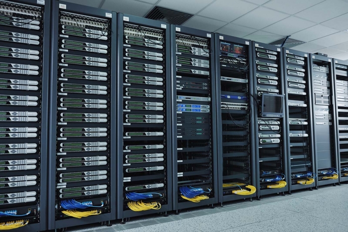 4843185_4__142426057_5320643_networkserverroomwithcompu (699x466, 279Kb)