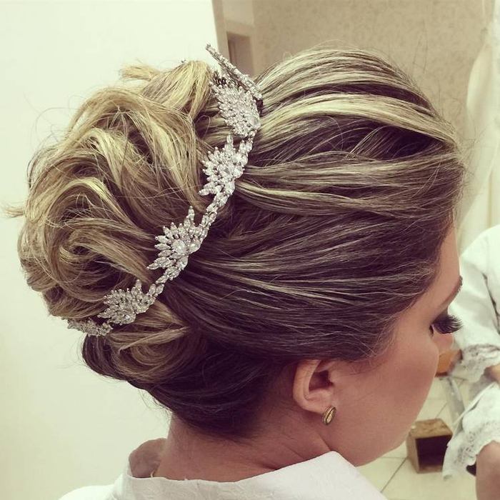 JamAdvice_com_ua_wedding-hairstyles-with-diadems-01 (700x700, 395Kb)