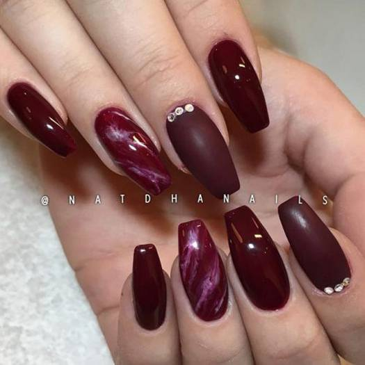 JamAdvice_com_ua_claret-manicure-with-rhinestones-03 (525x525, 140Kb)