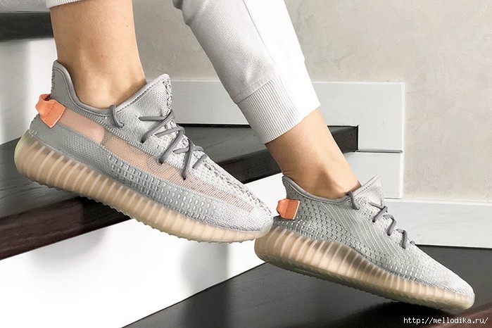 zhenskie-krossovki-adidas-yeezy-boost-350-v2-serye-s-persikovym-88902-1-800x533 (700x466, 182Kb)