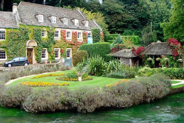 Bibury-village-is-the-most-beautiful-village-in-England.-4 (900x700, 362Kb)