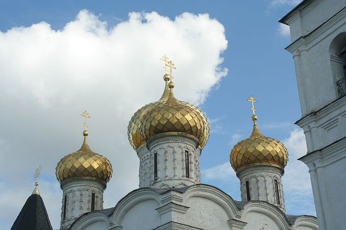 1024px-Ipatios_monastery_Kostroma_02 (700x466, 50Kb)