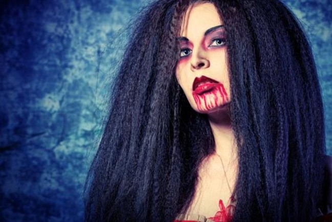 Хэллоуин: страшный макияж для девушек и забавные поделки для детей