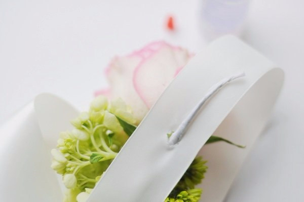 свадебный браслет из живых цветов своими руками4 (600x399, 92Kb)