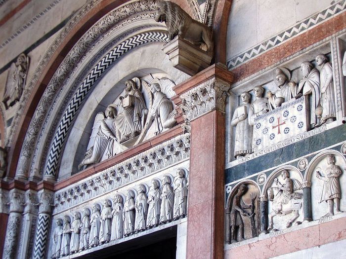 1024px-San_Martino,_Lucca,_Italy_-_facade_detail_1 (700x525, 114Kb)