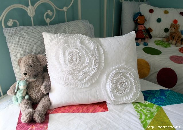 Шьем сами. Интересный декор подушки и одеяла воланами (4) (638x454, 163Kb)