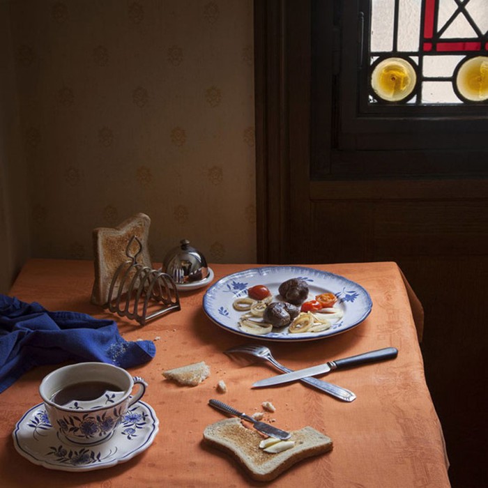 Фотограф делает реконструкцию обедов, описанных в известных литературных произведениях