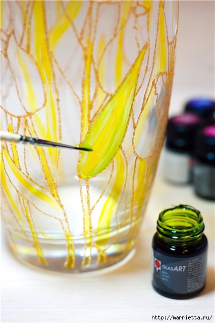 Роспись стеклянной вазы витражными красками (4) (426x640, 145Kb)