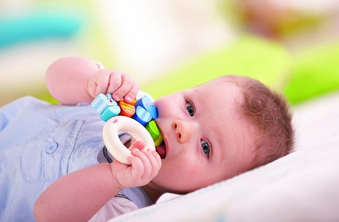 У малыша прорезаются первые зубы? Гвоздичное масло и другие средства унять боль ребенку