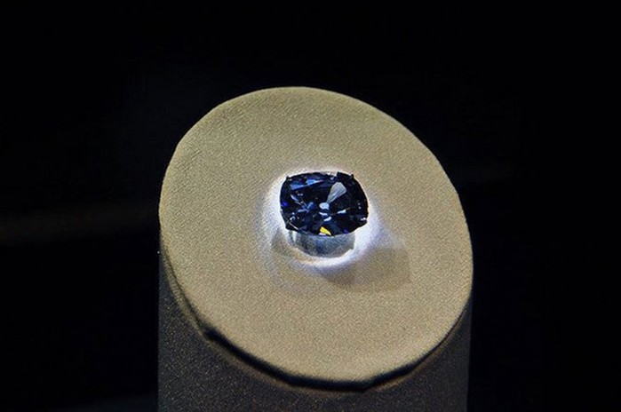 Алмаз Хоупа - один из самых известных бриллиантов в истории