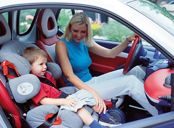 Безопасное передвижение детей в машине: лучшее место, выбор автокресла, новые ПДД