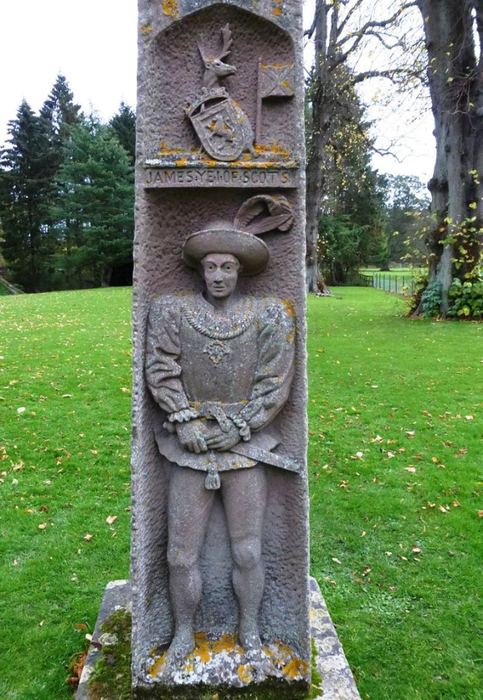 King_James_I_monument,_Dryburgh_Abbey (483x700, 424Kb)