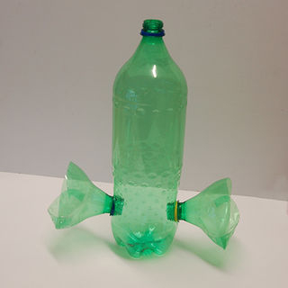 Из пластиковых бутылок - кормушка для птиц (11) (320x320, 31Kb)