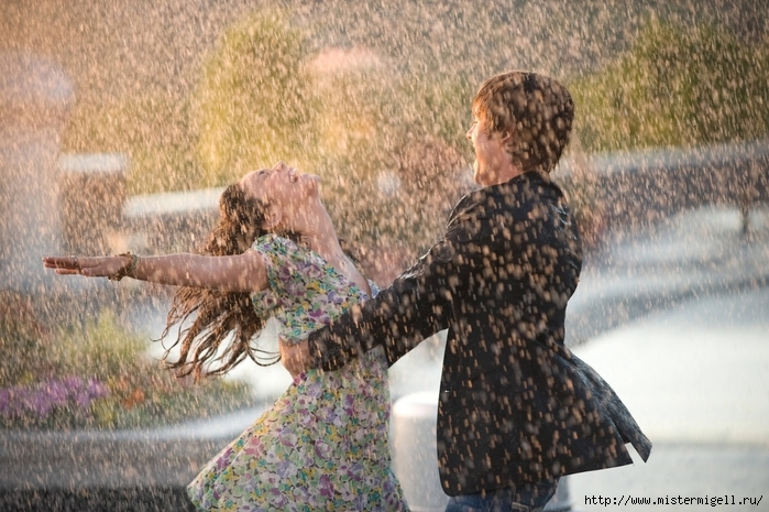 3085196_rain_kiss_couple_love_shayari_baarish (700x465, 295Kb)