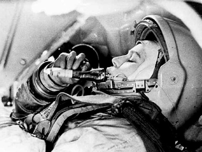 Как советские космонавты угощали «водкой» американцев