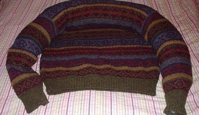 Кроватка для кошки из старого свитера4 (640x370, 229Kb)