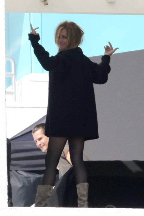 julia-roberts-legs-14jun17-02 (467x700, 184Kb)