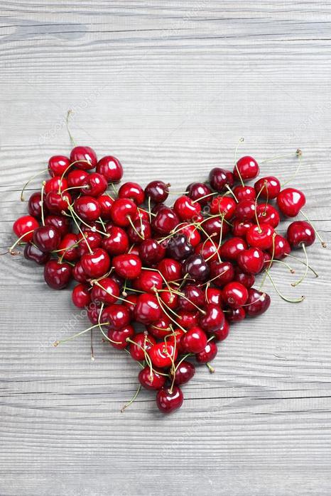 depositphotos_117710778-stock-photo-heart-from-berries-of-sweet (466x700, 66Kb)