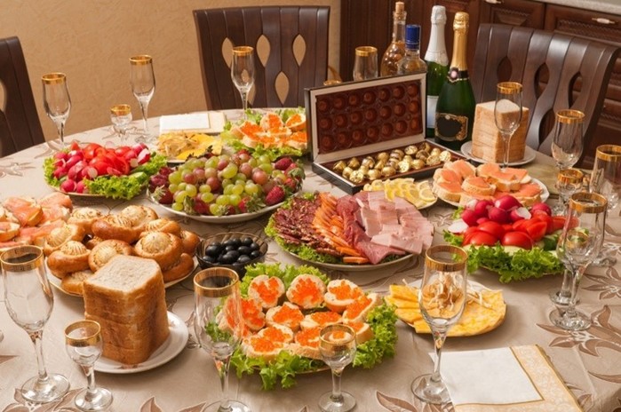 Праздничные блюда: 8 вкусных салатов для новогоднего стола, от которых все гости будут в восторге!