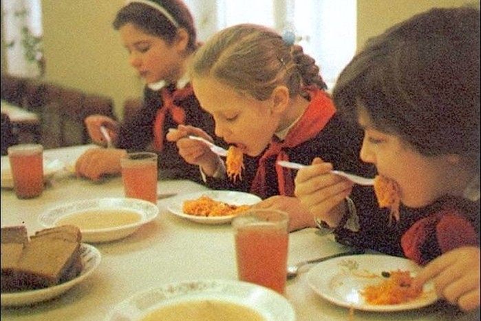 Вкус детства: чем нас кормили в школьной столовой