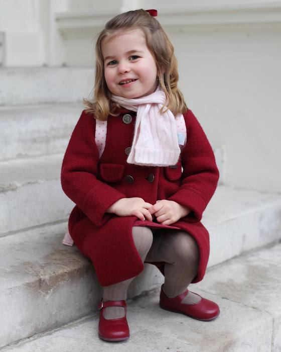 В сети появились новые портреты принцессы Шарлотты