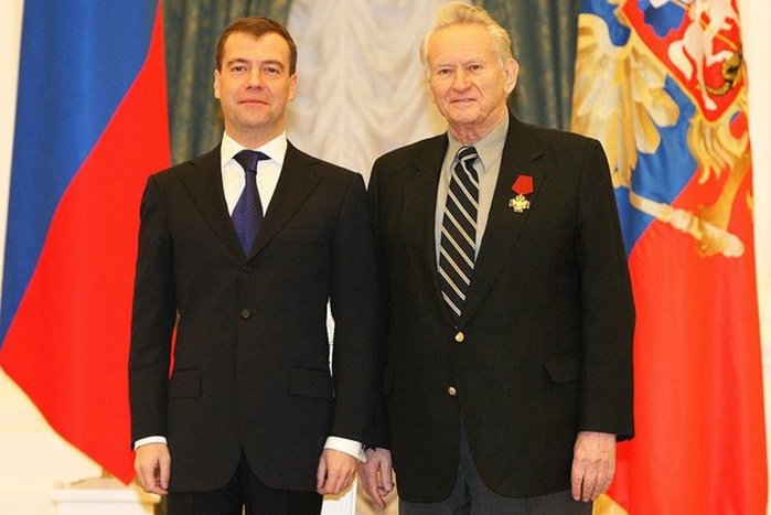 00Dmitry_Medvedev_and_Genrikh_Borovik (700x467, 51Kb)