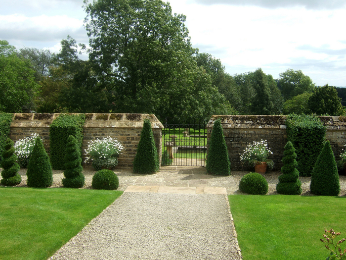 alt="Bourton House Garden ( -)"