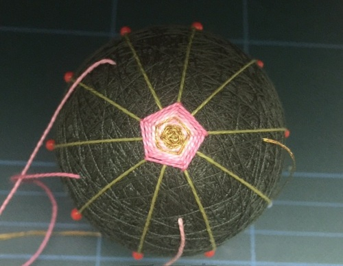 Японский шар темари с розой (6) (500x389, 135Kb)