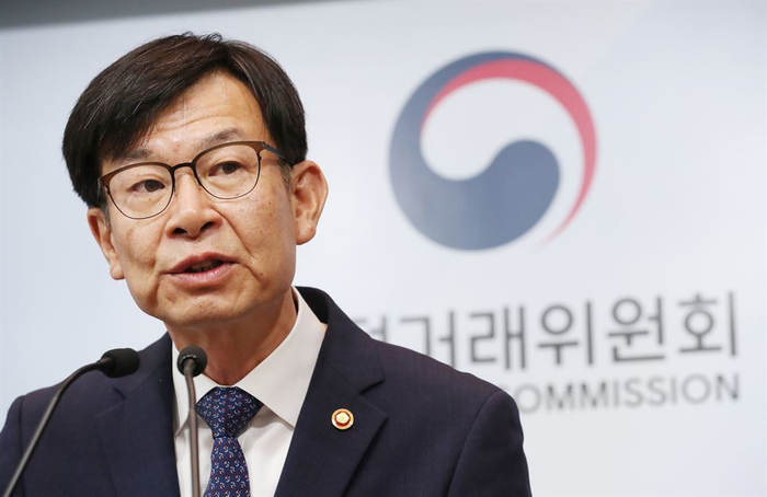 Fair Trade Commission Chairman Kim Sang-jo (700x454, 168Kb)