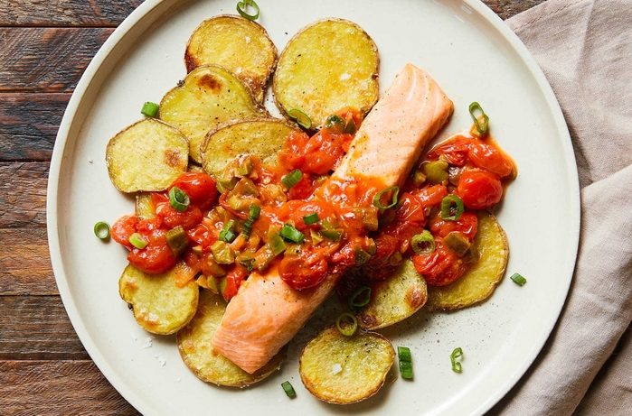 3726595_large_cropped_kqN1rqiQdqo6VyOiyL2m_Salmon_Veracruz_with_Castelvetrano_Olives_and_Roasted_Potatoes0024__MAIN_1_ (700x461, 296Kb)