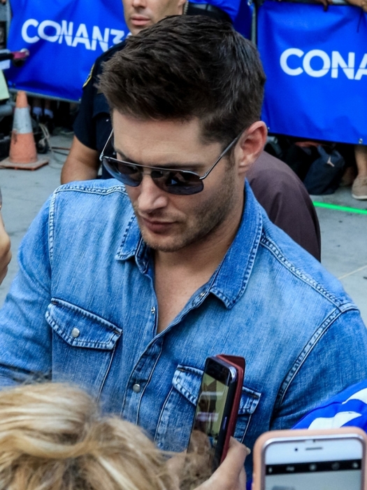 3085196_JensenAcklesCelebritySightingsOutsideVbrHD8m5CYWx (525x700, 287Kb)