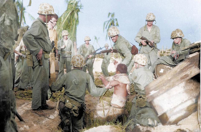 1544656518_pacific-war-colorized-photos-12 (700x460, 346Kb)