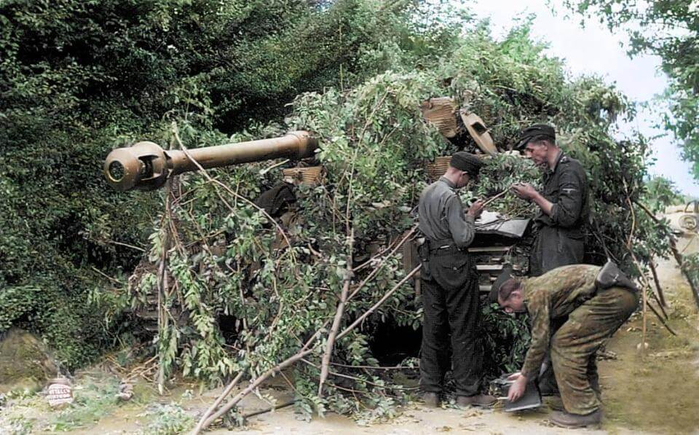 1534191679_d-day-in-color-14 (700x435, 389Kb)